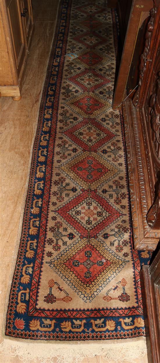 Persian woollen runner(-)